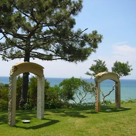 Amazing Portuguese Heroine 6 Bedrooms Stunning Position On The Cliffs Above A Villa *