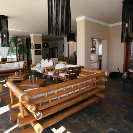 Cliffside Hero: Beachfront Portuguese Retreat Villa Albufeira