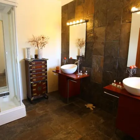 Amazing Portuguese Heroine 6 Bedrooms Stunning Position Vila