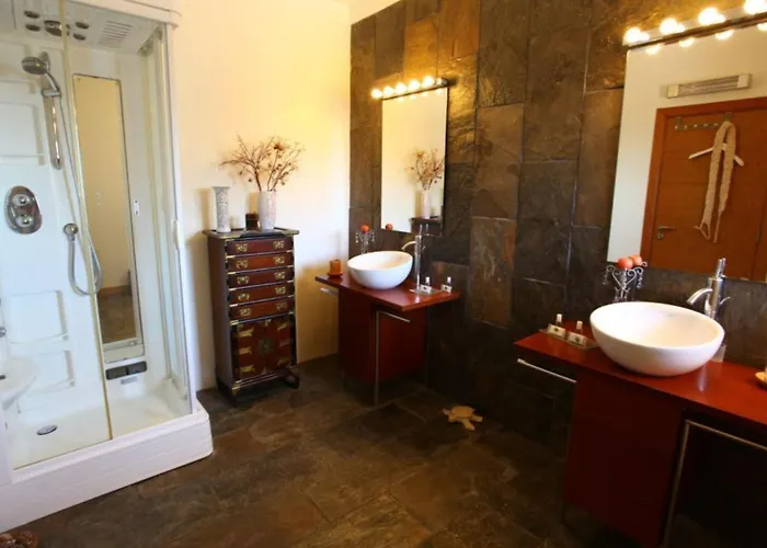 Amazing Portuguese Heroine 6 Bedrooms Stunning Position Villa