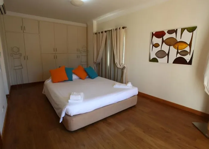 Villa Amazing Portuguese Heroine 6 Bedrooms Stunning Position