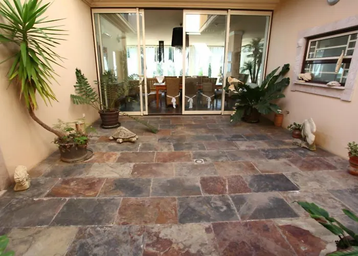 Amazing Portuguese Heroine 6 Bedrooms Stunning Position Villa