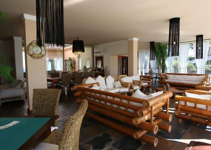Amazing Portuguese Heroine 6 Bedrooms Stunning Position Villa Albufeira