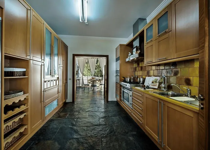 Villa Amazing Portuguese Heroine 6 Bedrooms Stunning Position Albufeira