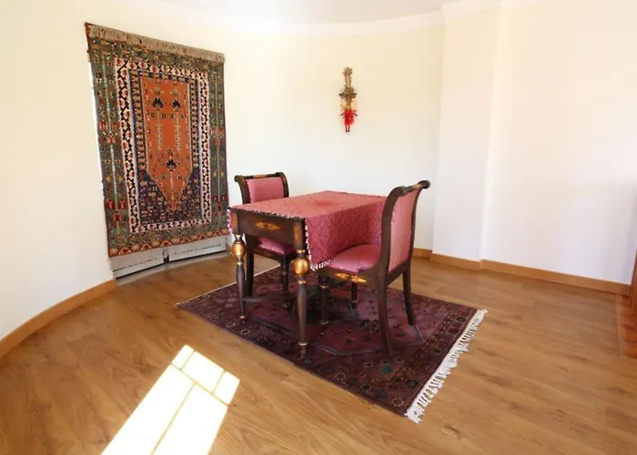 Amazing Portuguese Heroine 6 Bedrooms Stunning Position Villa